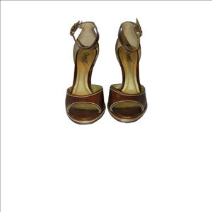 Carlos Usher Leather Peep Toe Wedges Size 5
5M